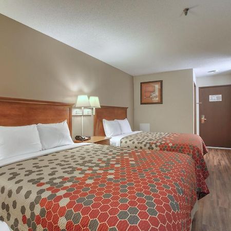 Lake Mills Econo Lodge מראה חיצוני תמונה