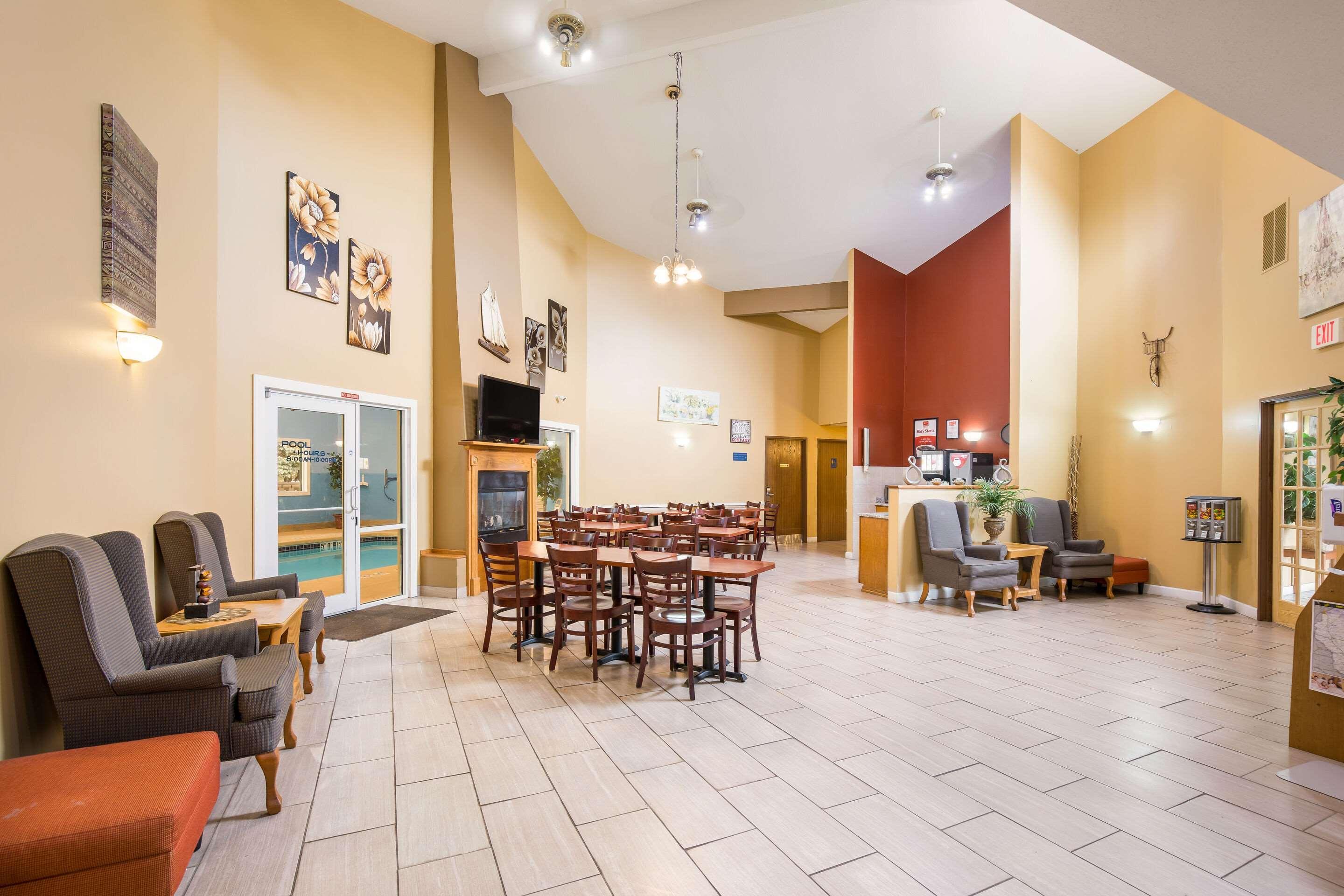 Lake Mills Econo Lodge מראה חיצוני תמונה