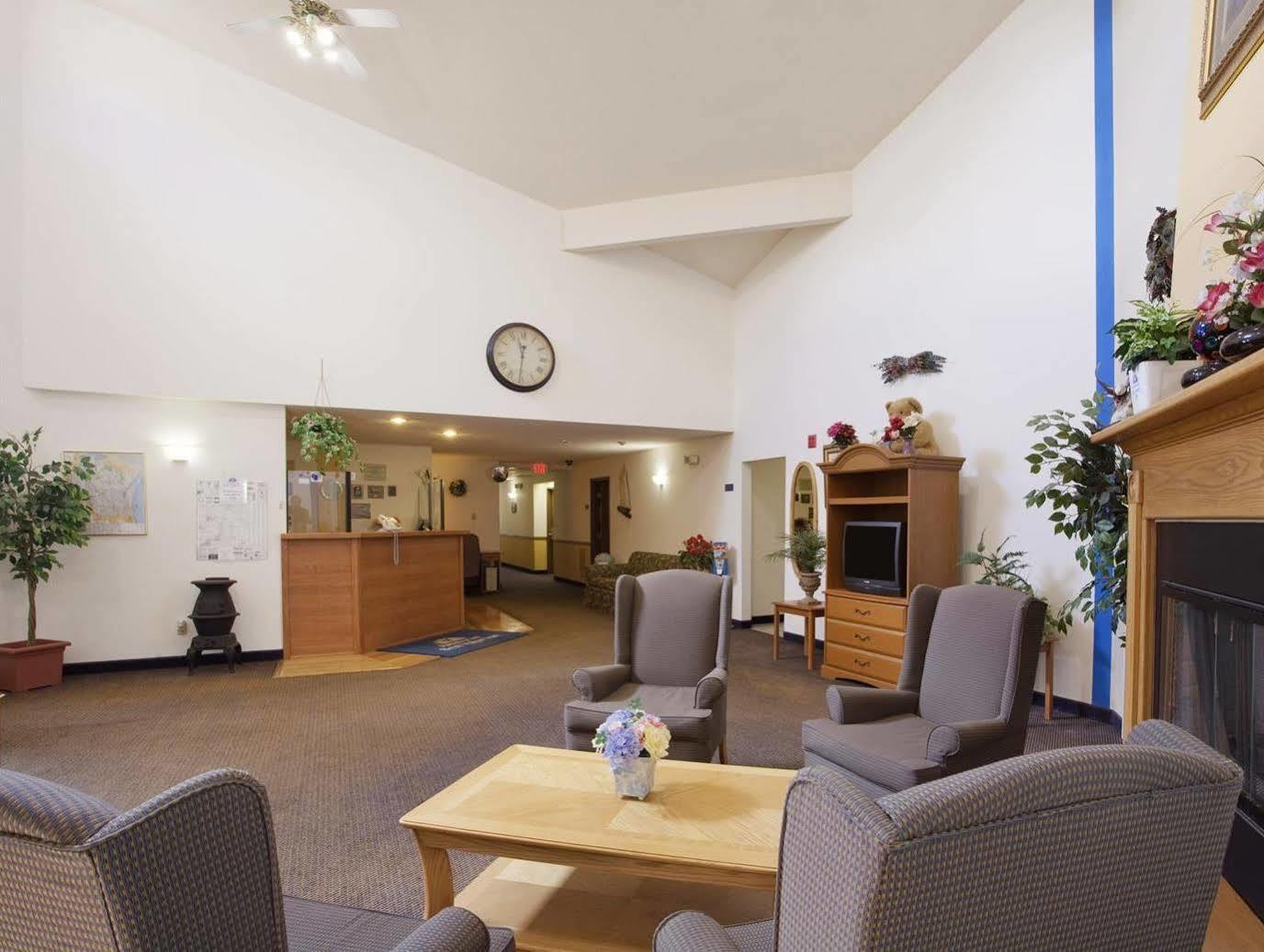 Lake Mills Econo Lodge מראה חיצוני תמונה