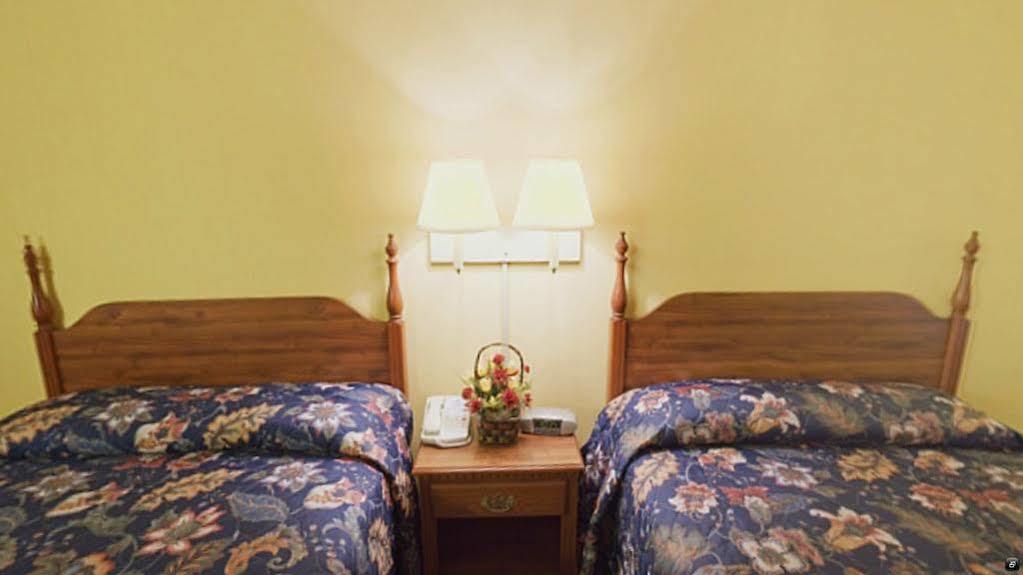 Lake Mills Econo Lodge מראה חיצוני תמונה